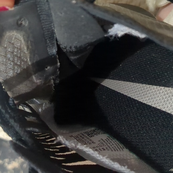 Nike Zoom Gravity running sneakers EUC Women's 8 black white lightweight current - Picture 10 of 10